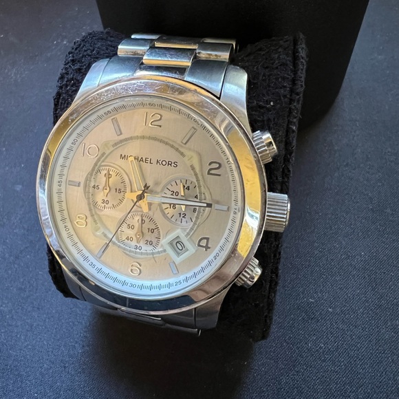 Silver Overside Bradshaw One-Tone Silver Watch *USED* - Picture 2 of 4